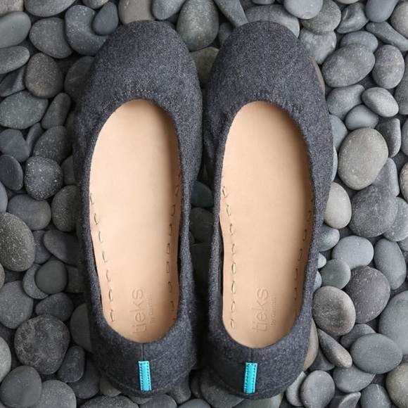 Tieks Shoes - Tieks Greystone Vegan Ballet Shoes sz 9 w/Bag
